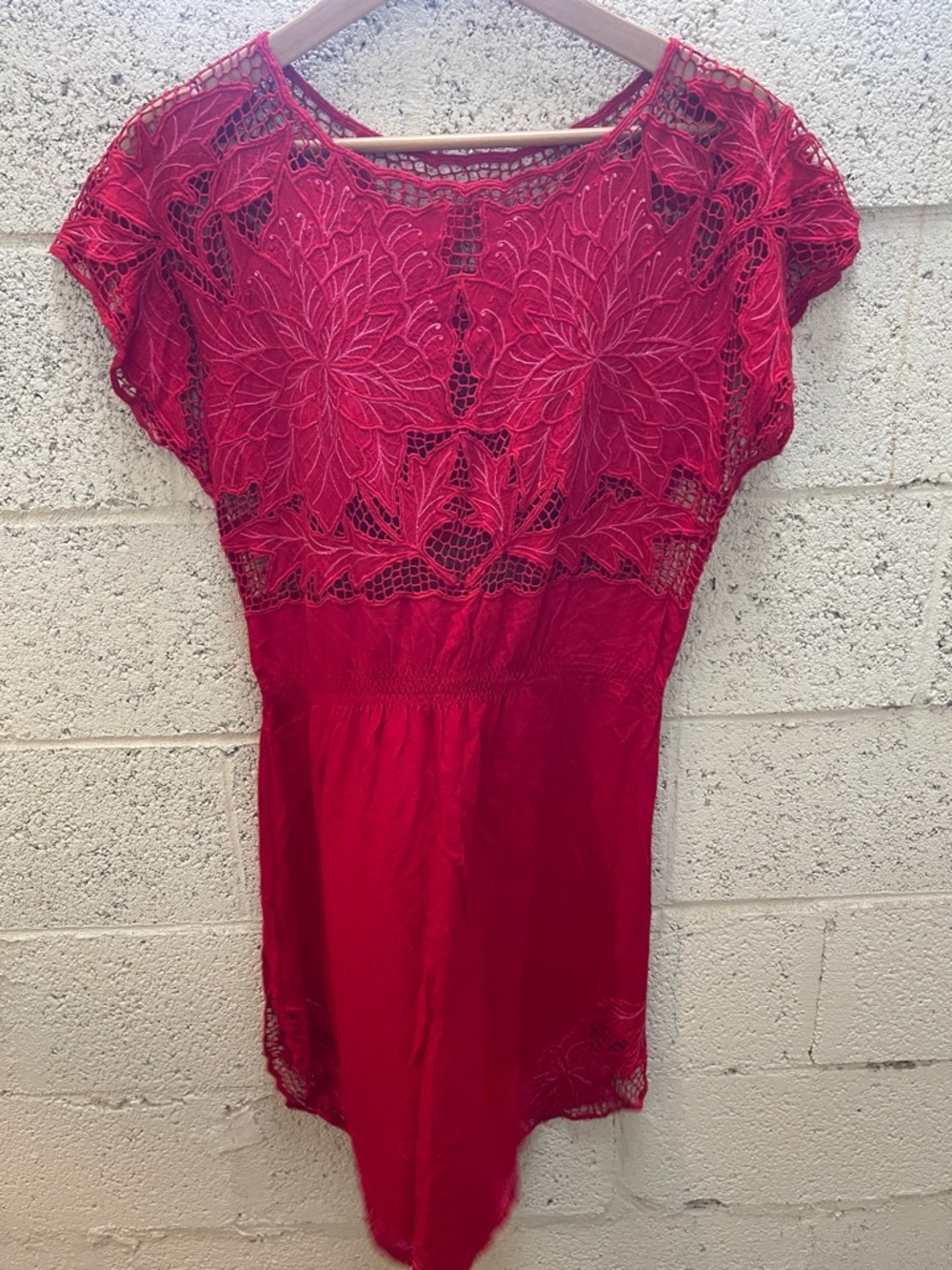 Uluwatu Women’s Red Lace Overlay Short Sleeve Dress